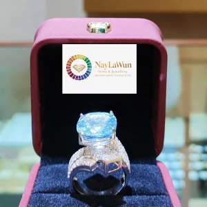 A stunning aquamarine and diamond ring