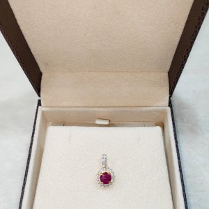 There are many new Mogok Ruby and Diamond Pendants available, so please feel free to choose and buy them as you like.