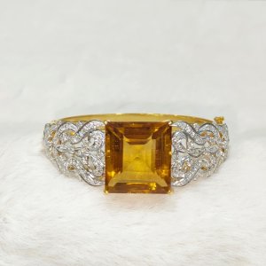 Beautiful Quartz and Diamond bracelet