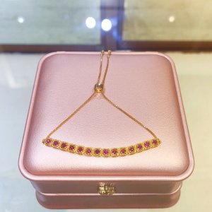 The beautiful Mogok Ruby wedding rings are so heartwarming