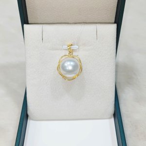 A beautiful white pearl earring and pendant set that is as beautiful as it is beautiful.