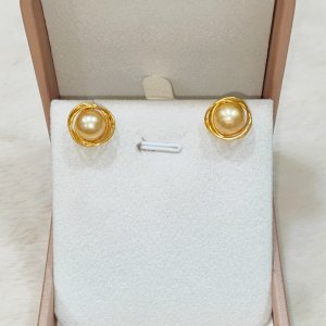 Beautiful gold tassel pearl earrings with a variety of designs for all ages.