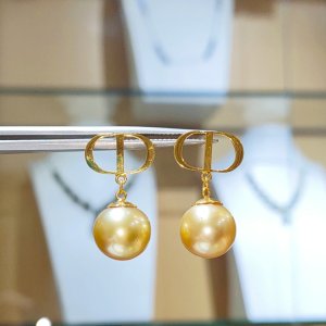 Beautiful gold tassel pearl earrings with a variety of designs for all ages.