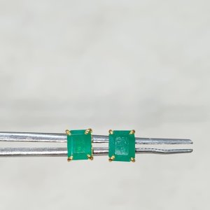 Colombian emerald earrings weighing around 1.5ct each