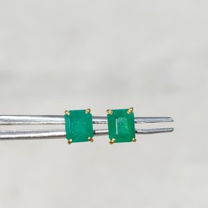 Colombian emerald earrings weighing around 1.5ct each