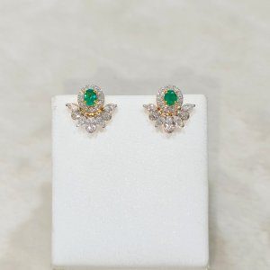 Colombian emerald and diamond earrings