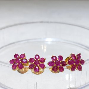Red Mogok natural ruby ​​stud earrings and pendants