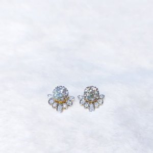 This beautiful pair of earrings is available in two designs. It has a GIA certificate and a five-carat (0.5) ct diamond earring.
