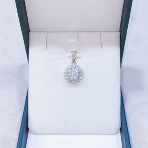 A beautiful everyday pendant with large diamonds and a double layer of diamonds.