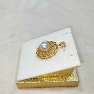 A beautiful pendant made of pearls, diamonds, and amethyst