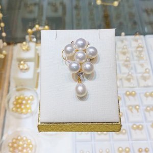 A white and pearly saltwater pearl brooch