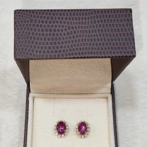 Beautiful natural Mogok ruby ​​necklace with a smooth round diamond and a pair of earrings and pendants