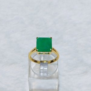 Colombian emerald ring